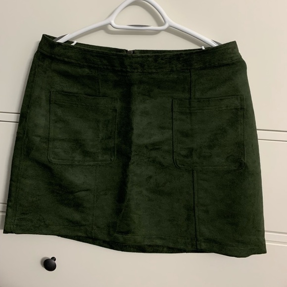 Old navy brand new velvet skirt - Picture 2 of 3